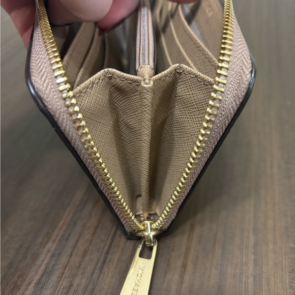 Michael Kors Blush Leather Wallet - Picture 13 of 15